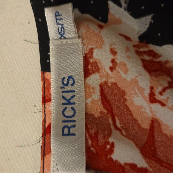 Ladies top - Picture 3 of 3